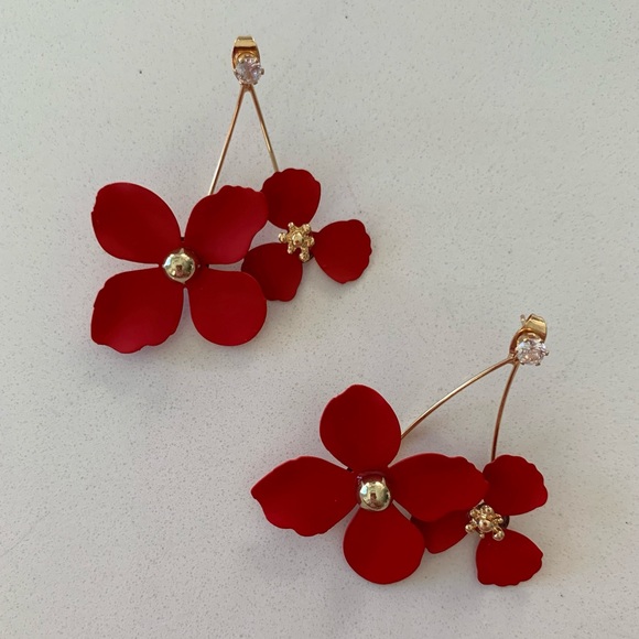 Jewelry - 🆕 Dangly Red Flower Post Earrings